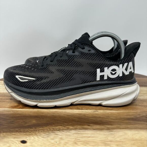 Hoka One One Women’s 7.5 B Clifton 9 1127896 BWHT Black Running Shoes Sneakers